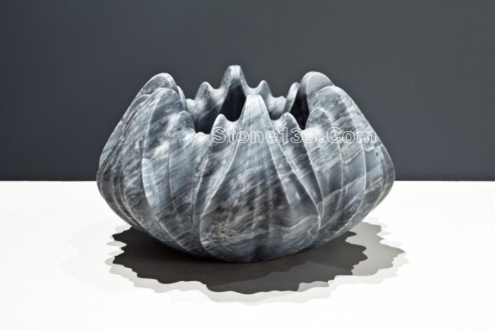 Zaha Hadid設計的創意大理石花瓶The Tau Vase