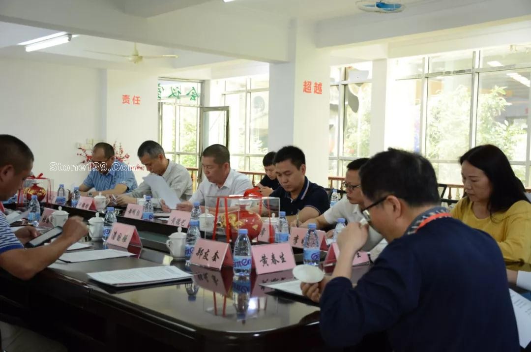 南安市政協(xié)調(diào)研組到水頭鎮(zhèn)光明石業(yè)進行專題調(diào)研