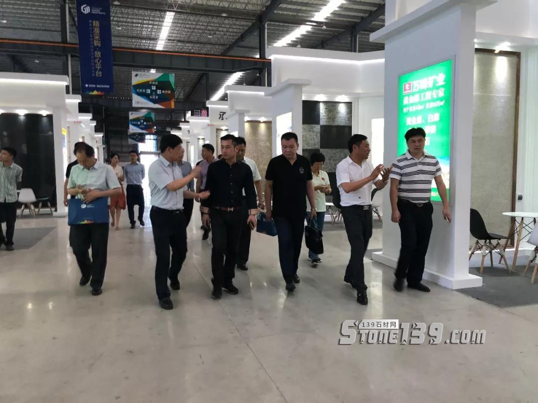 中國新興礦業(yè)考察團(tuán)到水頭考察石材產(chǎn)業(yè)情況,對接設(shè)立“石材產(chǎn)業(yè)聯(lián)盟與推廣平臺”事宜