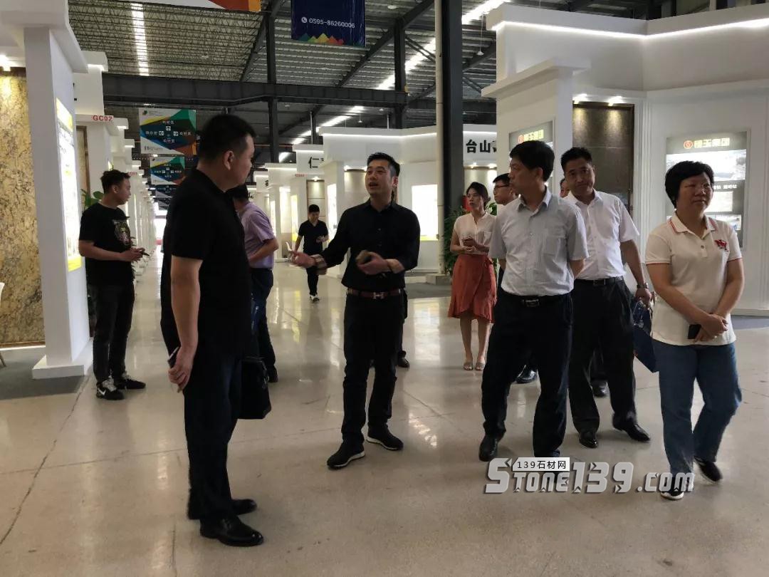 中國新興礦業(yè)考察團(tuán)到水頭考察石材產(chǎn)業(yè)情況,對接設(shè)立“石材產(chǎn)業(yè)聯(lián)盟與推廣平臺”事宜