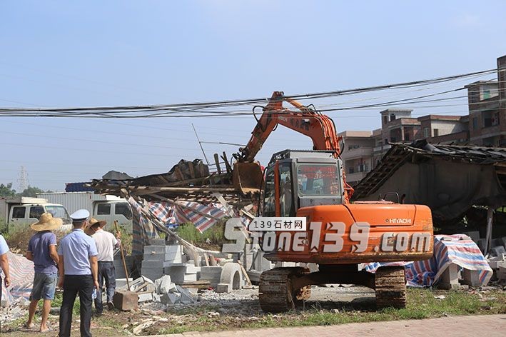 廣東羅定市大力整治大崗路石材加工點，為市民營造良好生活環境