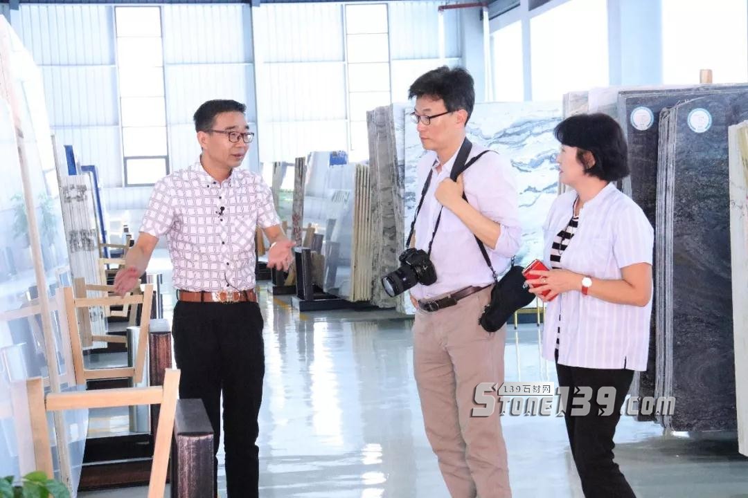 韓國KBS廣播電視臺一行蒞臨STA外貿多彩板倉拍攝報道 韓國電臺財富外貿多彩板倉現場