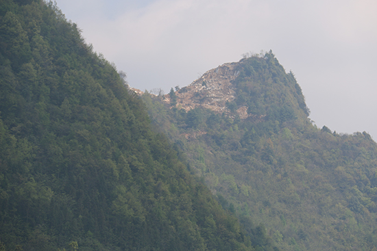 四川廣元市旺蒼縣大河鄉石材礦山過度開采,嚴重破壞生態環境,環保部門已介入調查