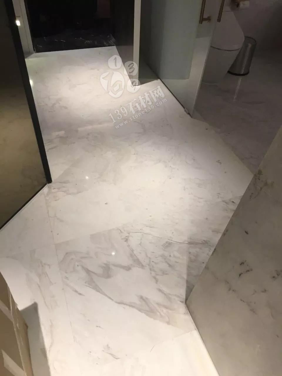 【三興大理石】主營:范思哲藍、直紋白、星白、淺啡網(wǎng)、白玉蘭、大花白、白沙、索菲特金