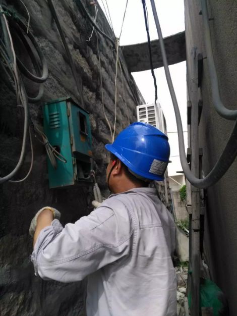 南安市石井鎮“重拳出擊”：取締“三無”石材加工廠，拆除面積總計1670平方米