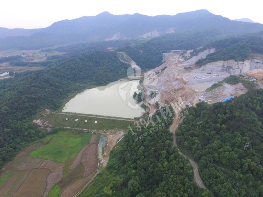 江西都昌縣依法關閉36家違法石材加工小作坊和8家違法開采礦山企業，刑拘5人！
