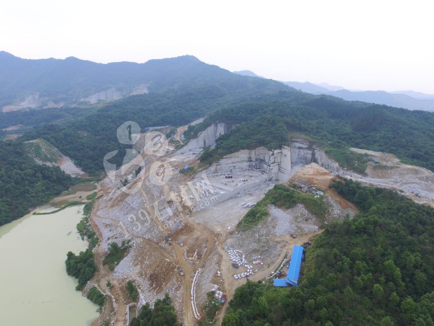 江西都昌縣依法關閉36家違法石材加工小作坊和8家違法開采礦山企業，刑拘5人！