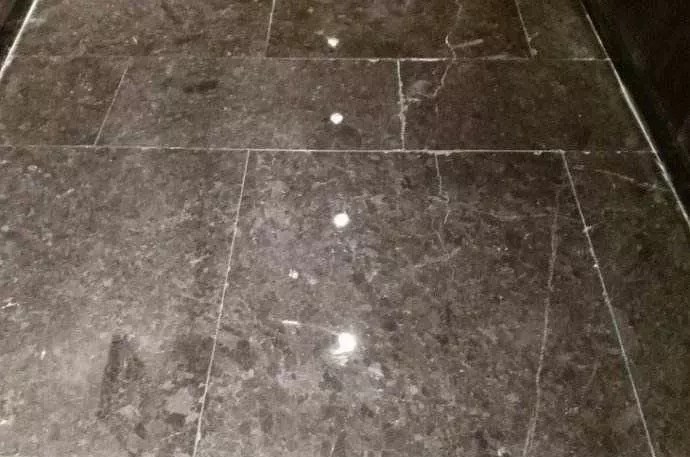 新房大理石地板為什么會(huì)空鼓？都是哪些原因造成的？