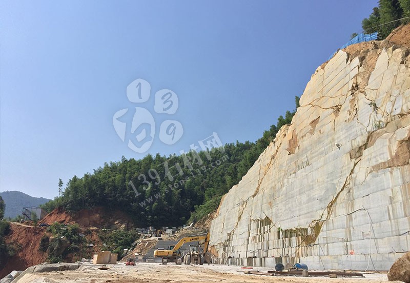 江西好旺礦業(yè)經(jīng)營(yíng)花崗巖江西芝麻黑、金點(diǎn)灰麻、新654、江西黃銹石新礦
