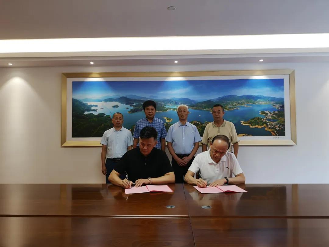 【石界大愛】近期，眾多石企認捐數千萬，用于開展扶貧濟困、文化教育等慈善公益活動