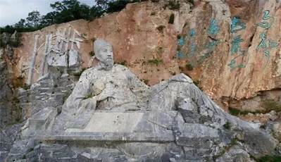湖北“變廢為寶”，花2.5億改廢棄采石場，建成我國最大山體雕像，當(dāng)?shù)厝耍汉苡幸饬x 