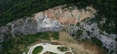 湖北“變廢為寶”，花2.5億改廢棄采石場，建成我國最大山體雕像，當(dāng)?shù)厝耍汉苡幸饬x 