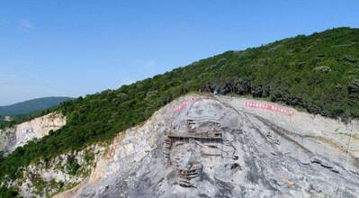 湖北“變廢為寶”，花2.5億改廢棄采石場，建成我國最大山體雕像，當(dāng)?shù)厝耍汉苡幸饬x 