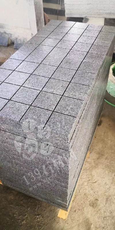 【鐘山大枋石業(yè)】經(jīng)營(yíng)廣西芝麻黑654毛光板、樹(shù)池石、水溝蓋板、馬蹄石、園林環(huán)境等異形石材