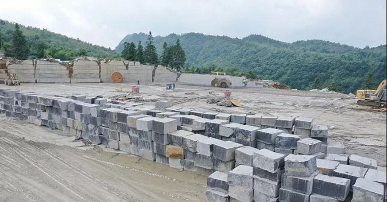 貴州省畢節市金沙縣黑石產區主要生產新中國黑石材