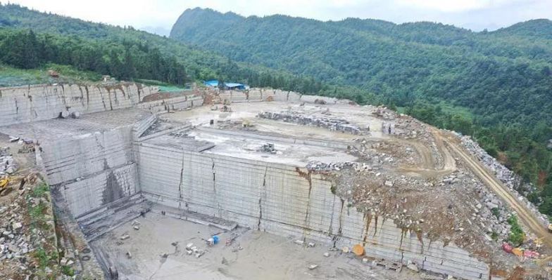貴州省畢節市金沙縣黑石產區主要生產新中國黑石材
