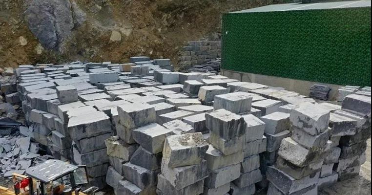 貴州省畢節市金沙縣黑石產區主要生產新中國黑石材
