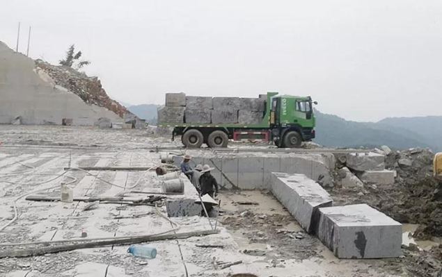 江西芝麻黑石材產區宜春市奉新縣清潭黑花崗巖654礦山石材欣賞！