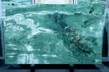 覓石石業主營維多利亞綠、藍翡翠、亞馬遜綠等多款奢石產品